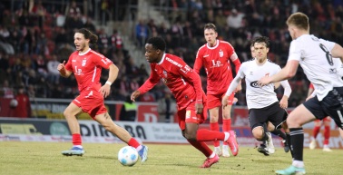 Trotz Chancenüberschuss - FC Rot-Weiß Erfurt gegen den ZFC Meuselwitz endet mit torlosen Remis