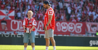 Kinder übernehmen das Kommando: Kinderspieltag gegen Erzgebirge Aue