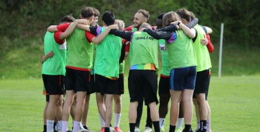 Spirit of Football trainiert mit der 1. Mannschaft von Rot-Weiß Erfurt