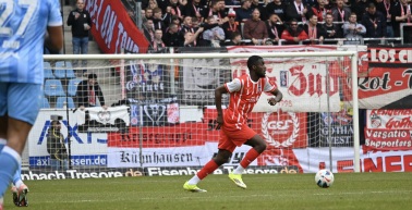 Effiziente Rot-Weiße dominieren Traditionsduell